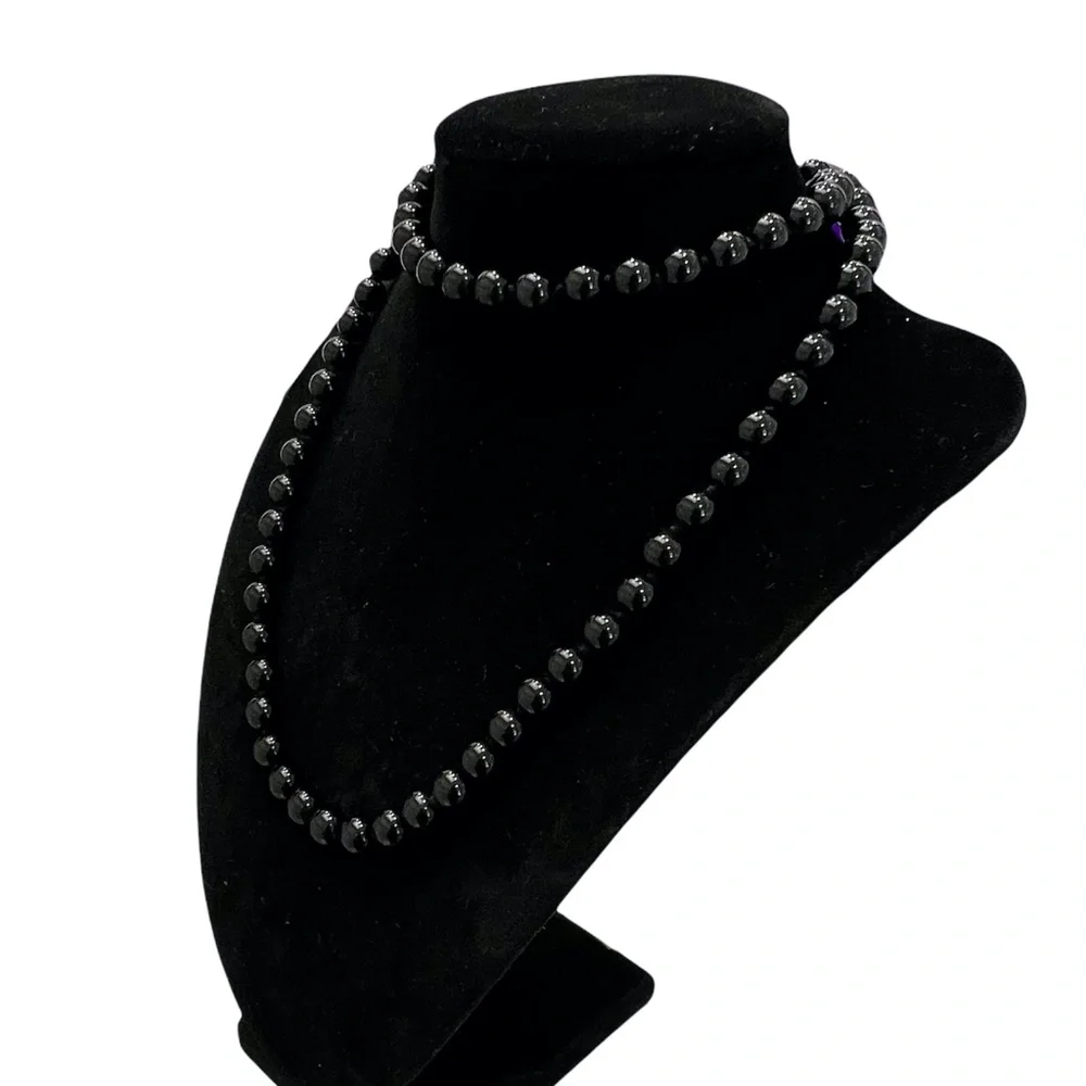 VINTAGE PREMIER DESIGNS CROWN BLACK BEAD NECKLACE WITH GOLD TONE CLASP - 29
